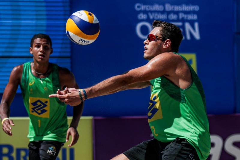 Jovem dupla brasileira é superada na estreia do torneio masculino na Bulgária