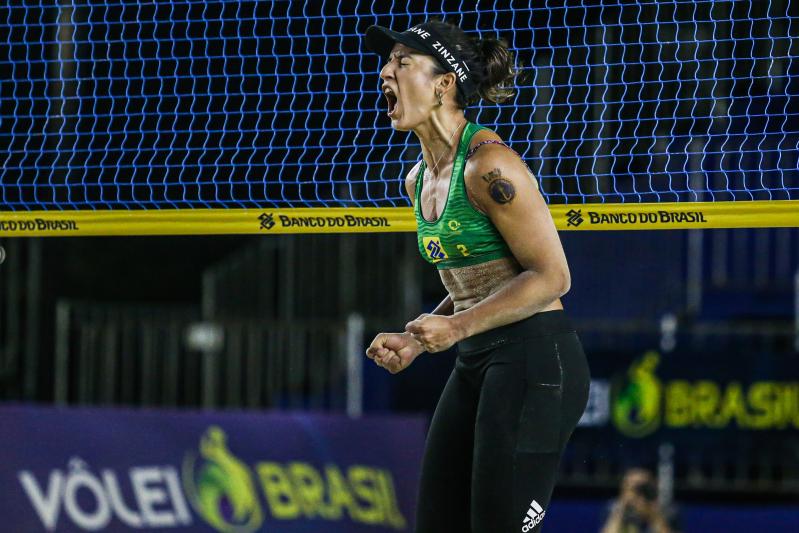 Líderes da temporada 2021 disputam final feminina em Itapema