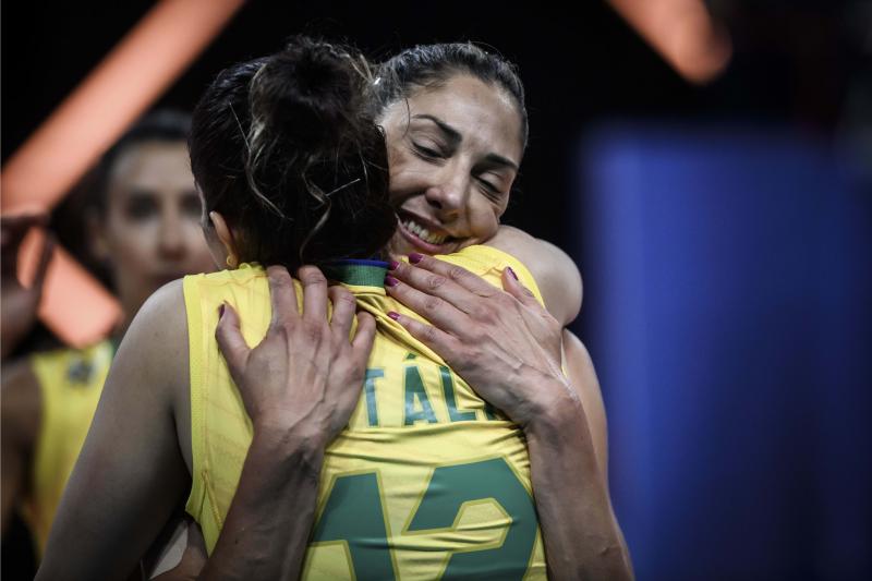 Na volta de Natália, Brasil vence Holanda em sets diretos 