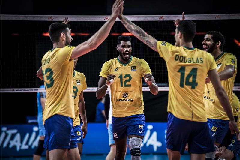 Seleção masculina abre terceira semana contra Holanda 