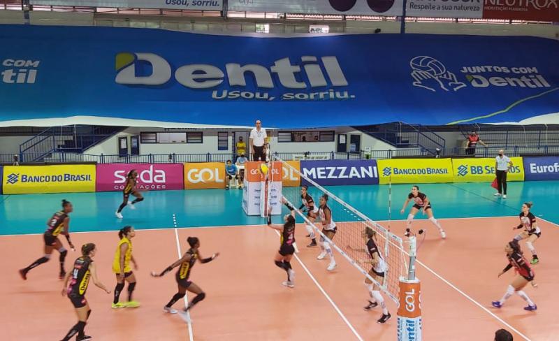 Sesi Vôlei Bauru vira o jogo e vence o Dentil/Praia Clube