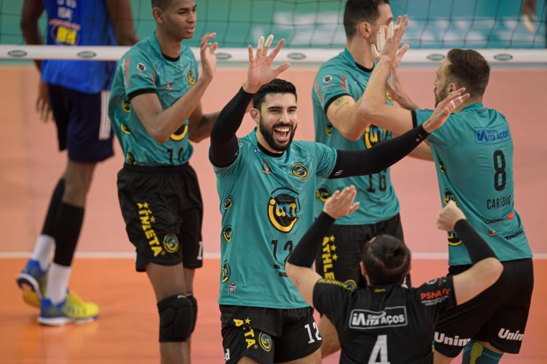 Vôlei UM Itapetininga começa série contra o Sada Cruzeiro com vitória