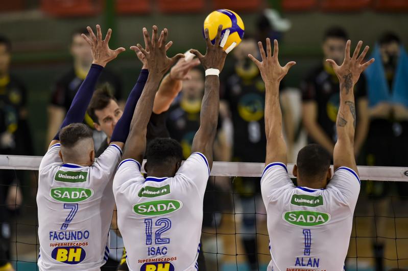 Vôlei UM Itapetininga vence o Sada Cruzeiro e está na semifinal