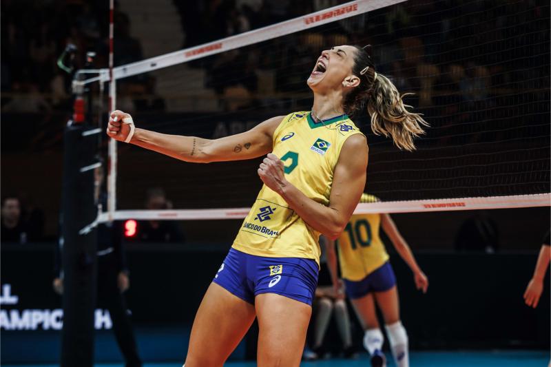  Brasil conta com a experiência de Carol Gattaz para duelo com a Itália pela semifinal do Campeonato Mundial