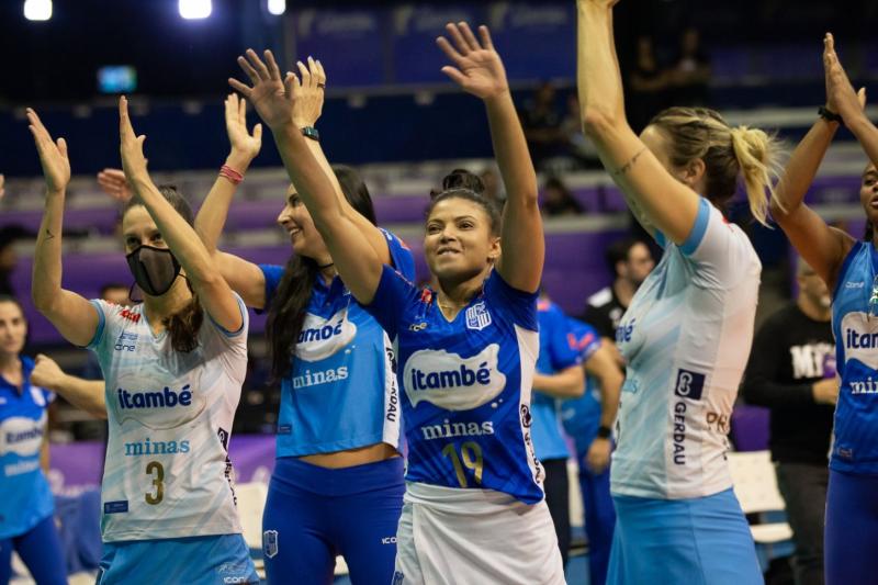  Léia comanda o fundo de quadra do Itambé/Minas em mais uma final da Superliga feminina