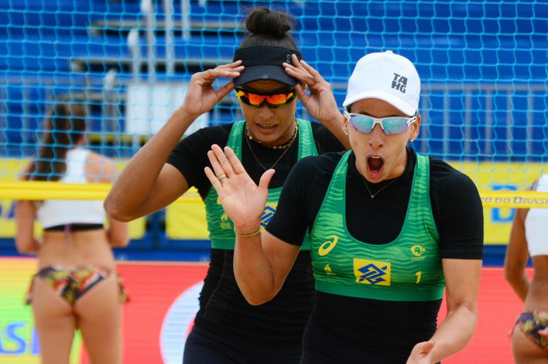 À vontade em Itapema, Taiana e Hegê vão às quartas de final do Aberto da 3ª etapa do Circuito Brasileiro