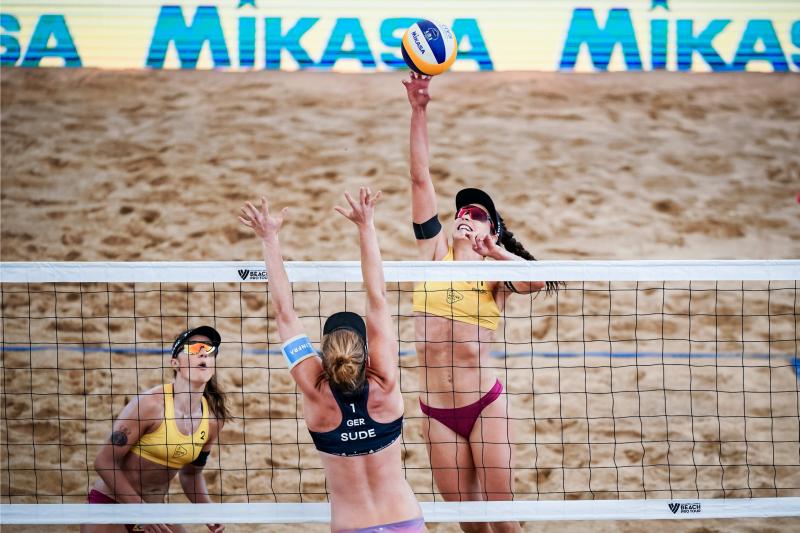 Bárbara Seixas e Carol Solberg ficam em quarto na etapa Elite do Circuito Mundial de vôlei de praia realizada em Hamburgo.