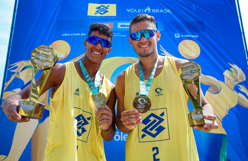 Campeões do Circuito Brasileiro sub-21 de vôlei de praia, Denilson e Isac disputam a fase final do CBI da categoria