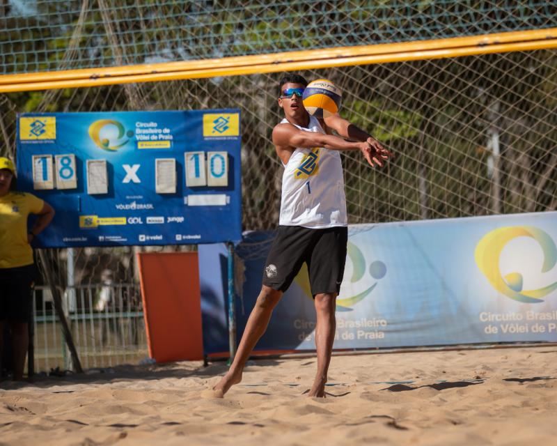 Circuito Brasileiro sub-19: Do primo vice-campeão mundial ao avô de 82 anos, Gabriel Felipe carrega herança da família no vôlei de praia