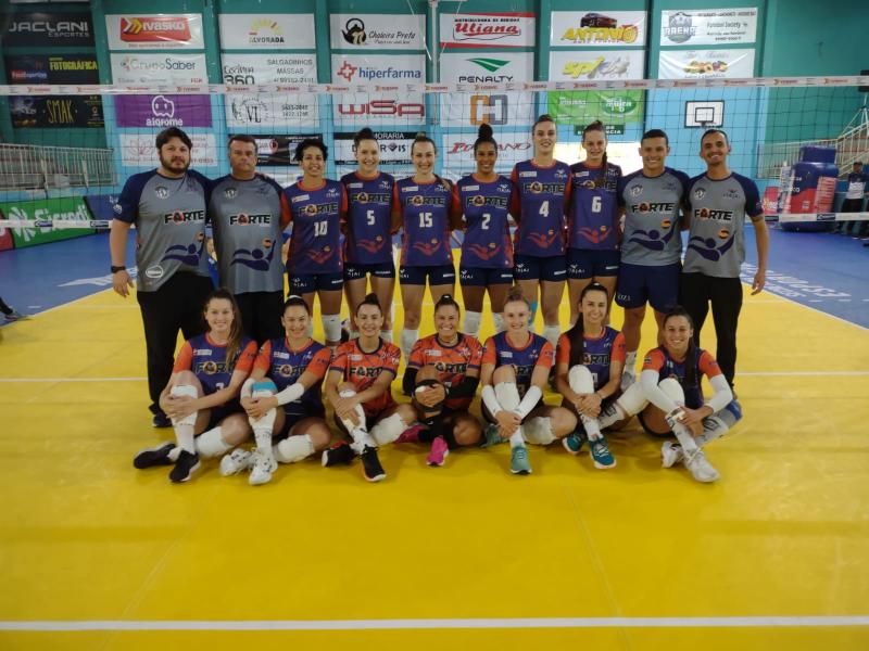 Com a medalhista olímpica Elisângela como gestora, Itajaí Vôlei vence disputa em Irati e garante retorno à Superliga B