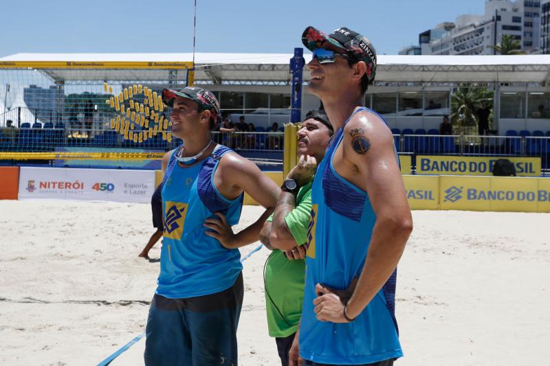 Com sete medalhas em etapas da temporada 2022, André e George são tricampeões brasileiros de vôlei de praia