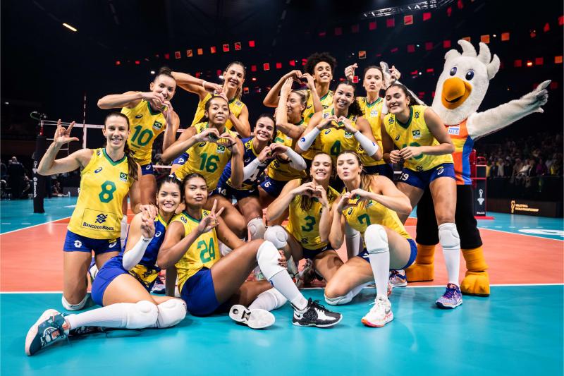 Com show de bloqueios, seleção feminina vence a Itália e está na final do Campeonato Mundial 