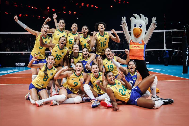 De virada, Brasil vence Japão e está na semifinal do Campeonato Mundial 