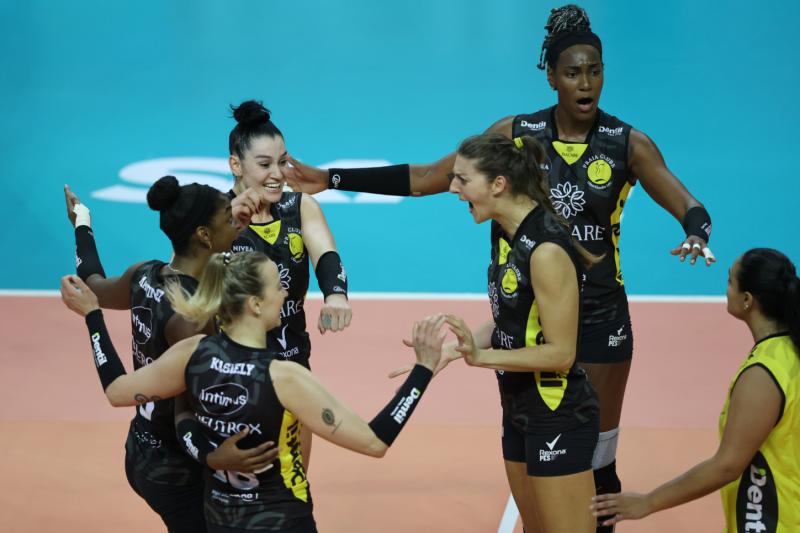 Estrelas do vôlei feminino buscam primeiro título do ano na Copa Brasil 