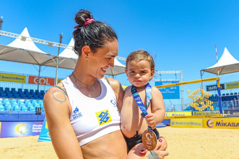 Filhos gêmeos são inspiração para Fernanda Berti, que em Maceió busca a quinta medalha no Circuito Brasileiro de vôlei de praia