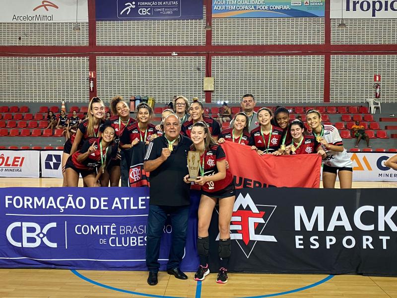 Flamengo leva a melhor no clássico contra o Fluminense e é campeão do CBI sub-18 feminino