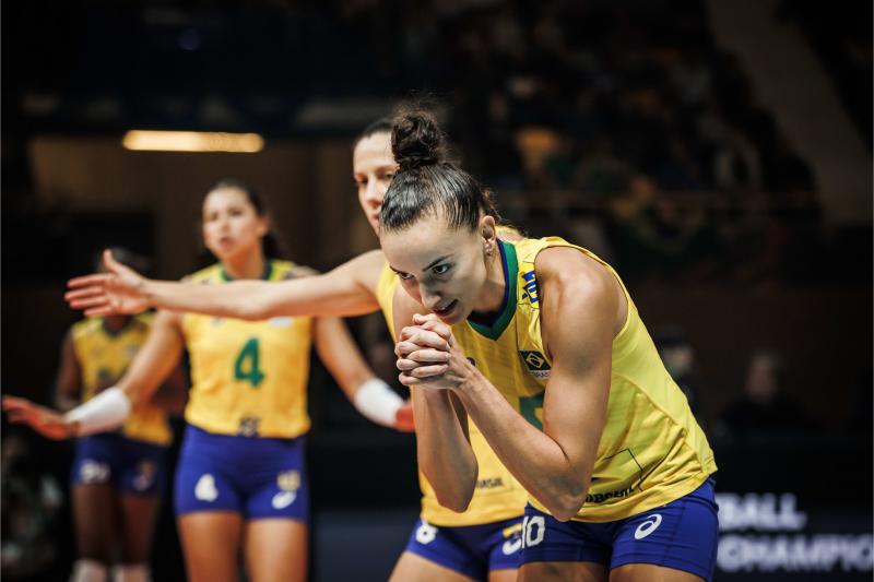 Gabi comanda seleção feminina na decisão do Campeonato Mundial contra a Sérvia