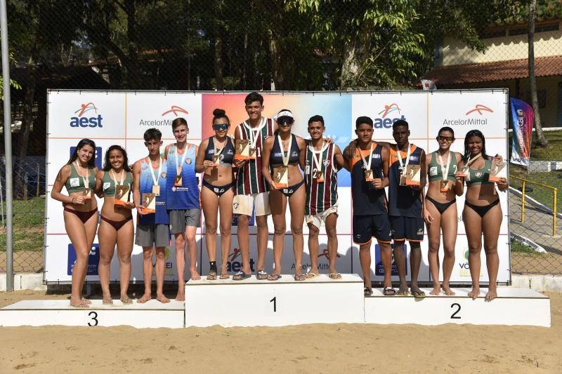 Julhia/Ana Beatriz, da Aest, e Henzo/Bernardo Chassot, do Fluminense, conquistam 1ª etapa do CBI de vôlei de praia sub-17