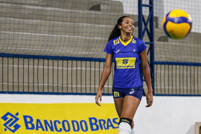 Kisy vive temporada especial em ano de estreias na seleção feminina 