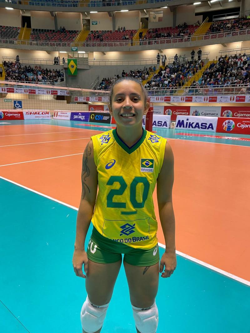 No Sul-Americano sub-21, Lelê é a primeira líbero capitã das seleções brasileiras de vôlei