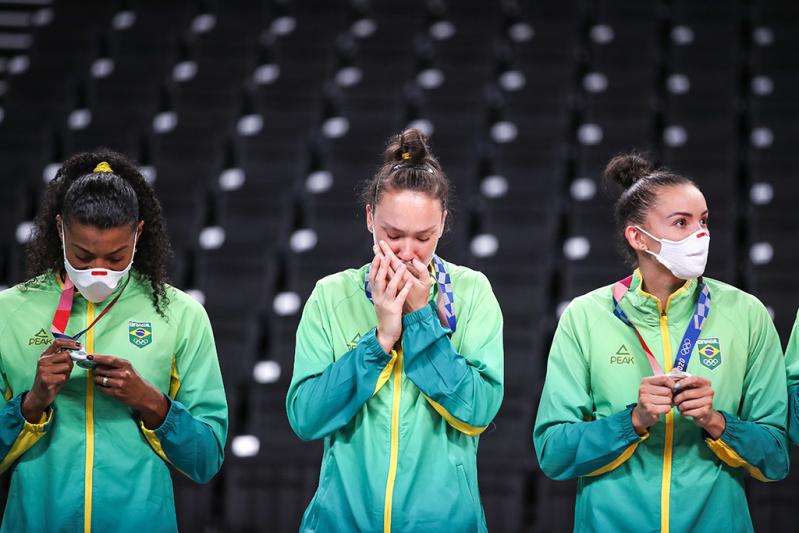 Reedição da final olímpica entre Brasil e Estados Unidos traz memória especial para levantadora Roberta na Liga das Nações 