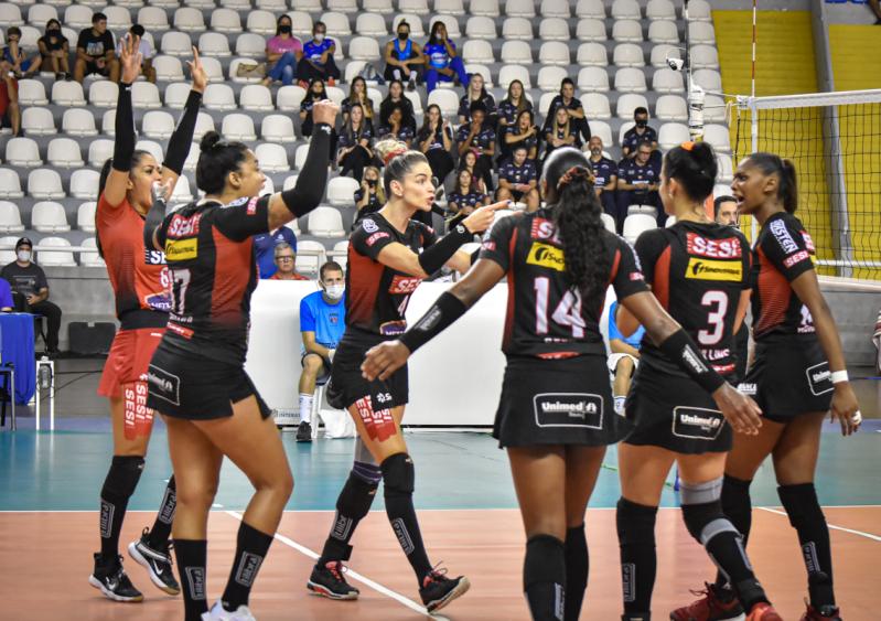 Sesi Vôlei Bauru e Barueri Volleyball Club fazem duelo de bloqueadoras da nova geração na Superliga