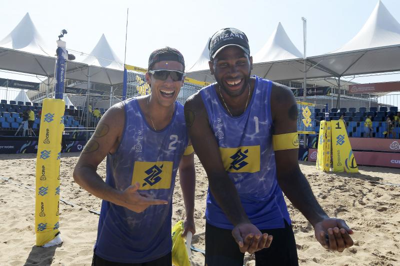 Ao lado de Arthur Lanci, papai Evandro conquista o Top 12 da etapa de Cuiabá do Circuito Brasileiro de Vôlei de Praia