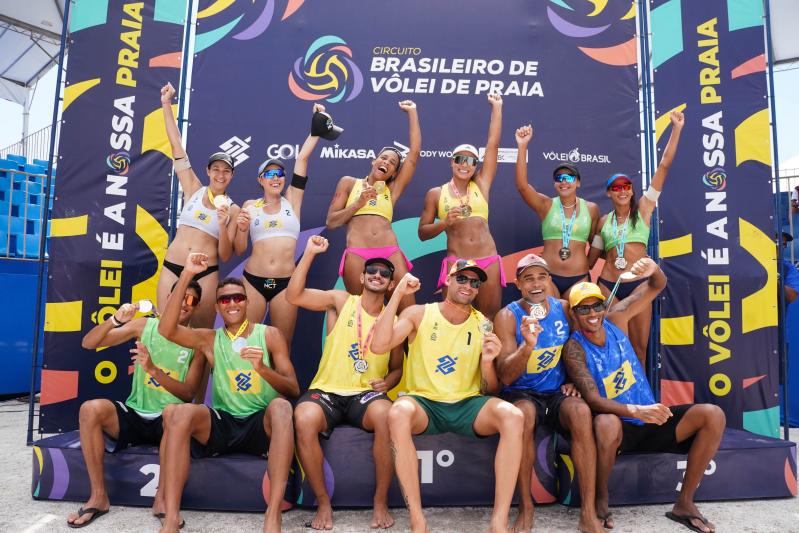 Ao lado de Fabrine, Flavia Moura festeja aniversário com ouro do Aberto da 2ª etapa do Circuito Brasileiro de vôlei de praia e vaga no Top 12 de Saquarema