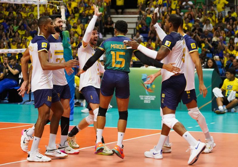 Brasil vence a Colômbia e faz jogo decisivo do Sul-Americano masculino contra a Argentina na quarta-feira