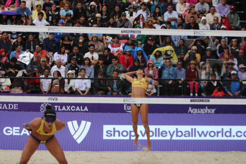 Campeões mundiais na base, Andressa, Vitória, Tainá, Vic e Arthur Lanci avançam na estreia na Copa do Mundo de vôlei de praia