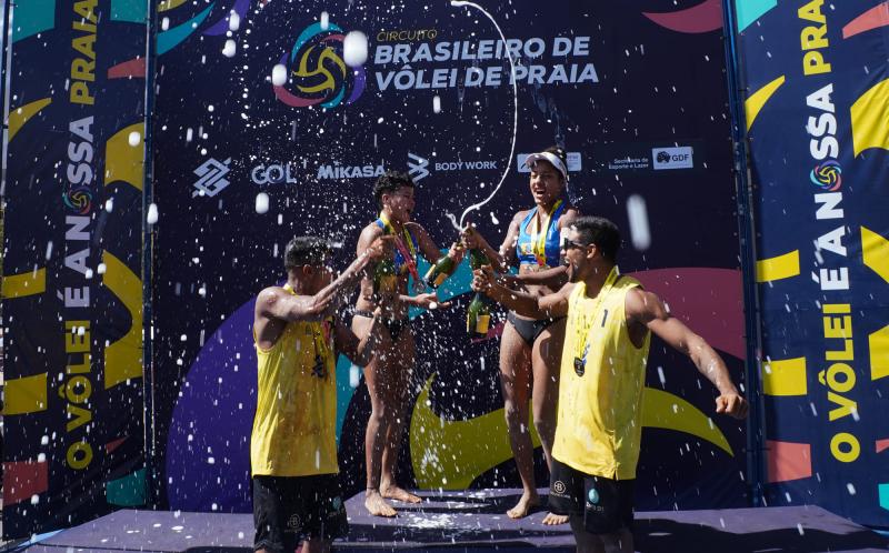 Circuito Brasileiro de vôlei de praia: Wesley/Denilson e Mafe/Manu vencem o Aberto de Brasília e vão estrear no Top 12 em Salvador