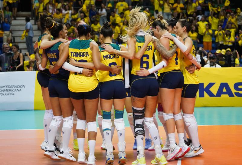 Em Recife, seleção feminina vence Peru e conquista o 23º título do Sul-Americano