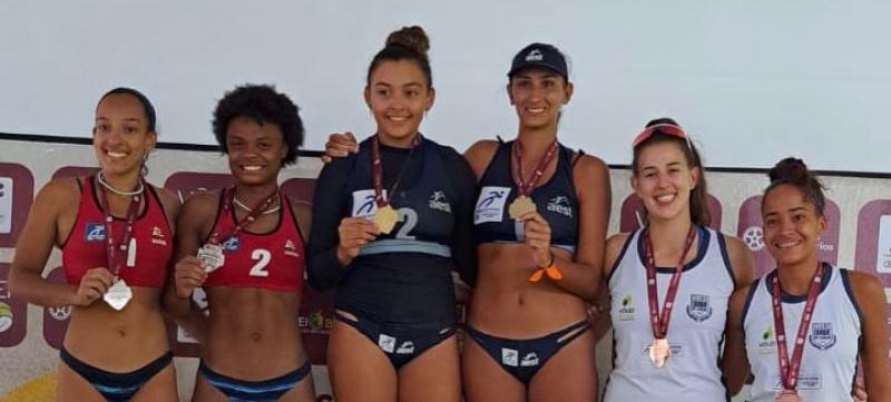 Medalhas de Ana Curvelo/Flávia levam Mackenzie Esporte Clube ao título de 2022 do CBI sub-19 feminino de vôlei de praia