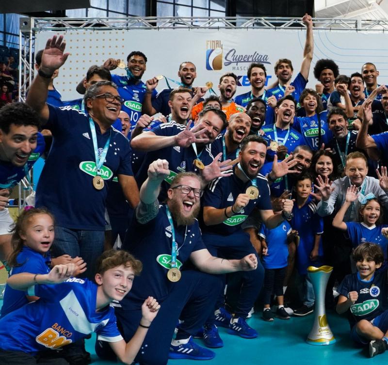 Sada Cruzeiro celebra o título da Superliga masculina 1XBET 22/23
