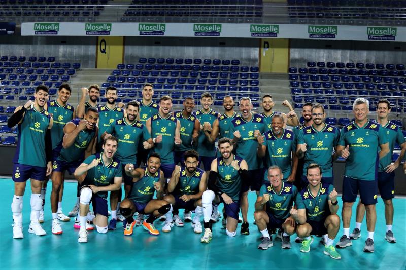 Seleção masculina se prepara para reta final da Liga das Nações no Centro de Treinamento do vôlei brasileiro na França