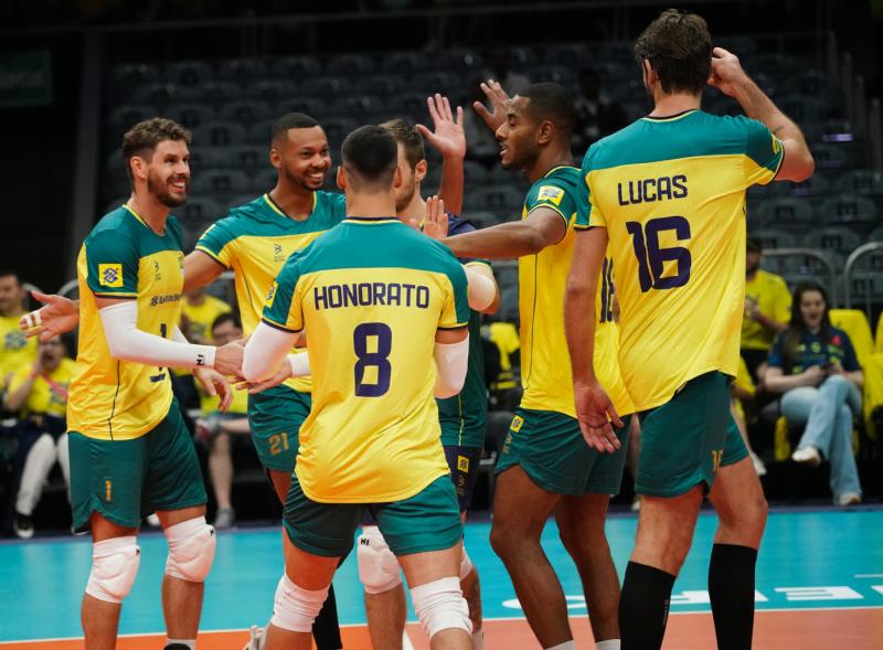 Seleção masculina volta ao Maracanãzinho com festa da torcida e vitória sobre o Catar na estreia do Pré-Olímpico