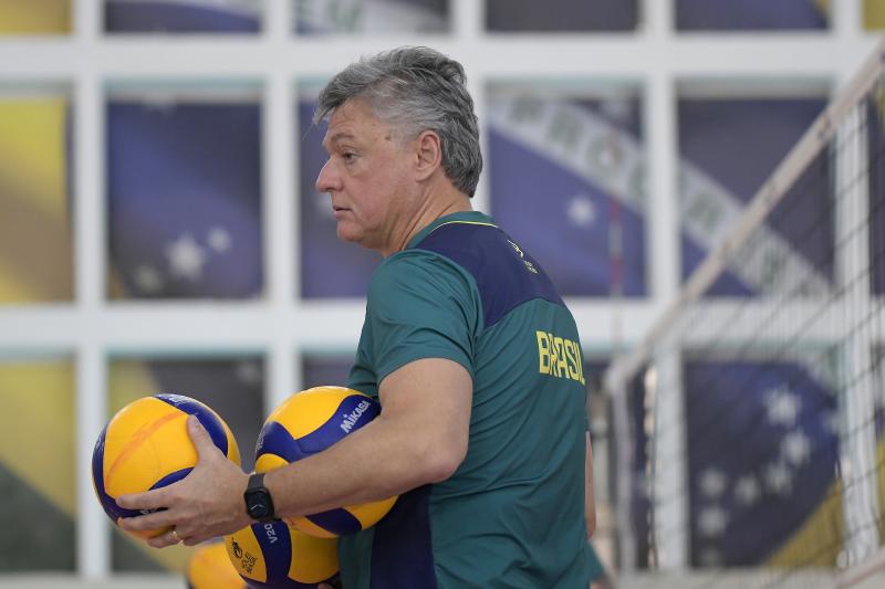 Seleção masculina: Renan Dal Zotto define grupo de 14 jogadores para a fase final da Liga das Nações