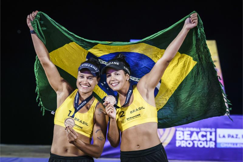 Tainá e Vic são bronze em Challenge mexicano do Circuito Mundial de vôlei de praia